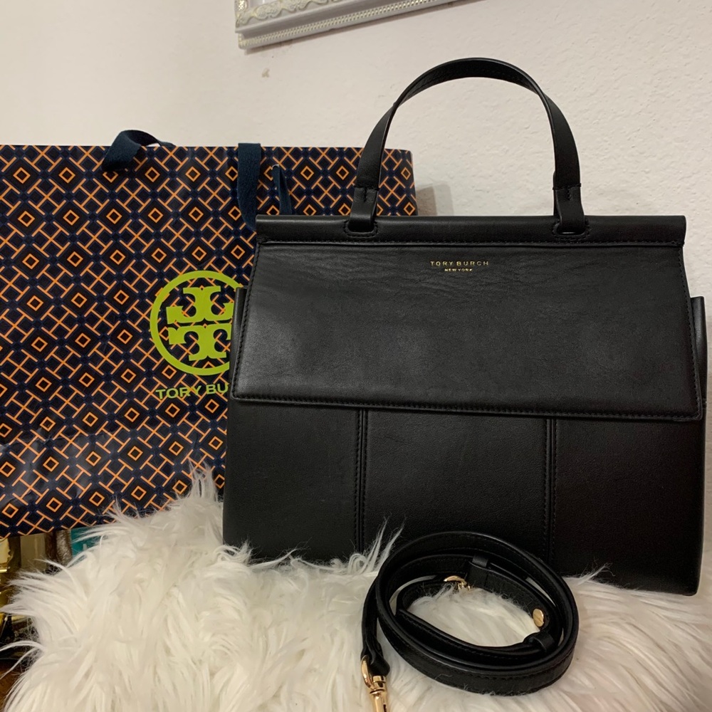 SOLD! Tory Burch Leather Handbag/ Cross Bog